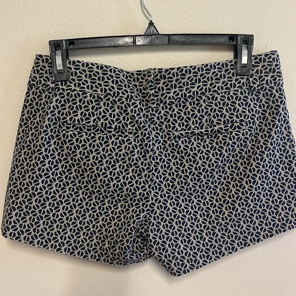 Banana Republic Ryan Fit geometric print shorts - Picture 5 of 11